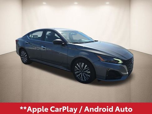 Used 2025 Nissan Altima 2.5 SV image 3