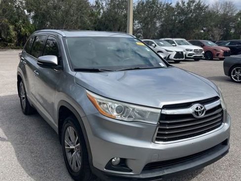 Used 2014 Toyota Highlander XLE image 5