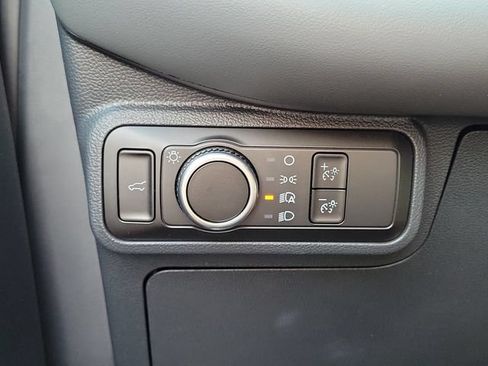 Used 2026 Ford Explorer Active RWD image 15