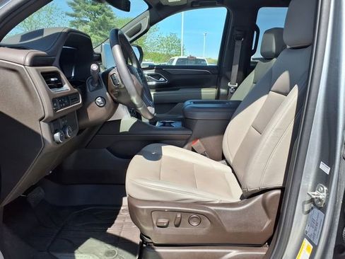 Used 2023 Chevrolet Tahoe LT w/ LT Signature Plus Package RWD image 3
