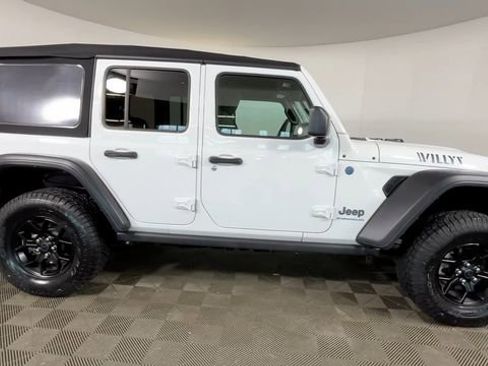 Used 2024 Jeep Wrangler Unlimited AWD/4WD image 3