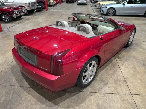 Used 2005 Cadillac XLR RWD image 17