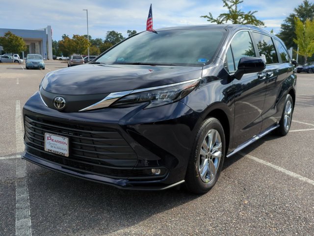 New 2026 Toyota Sienna XLE AWD/4WD image 8