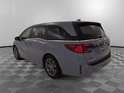 Used 2025 Honda Odyssey Touring image 5