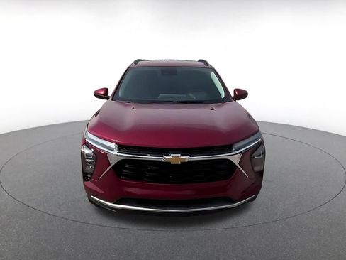 Used 2025 Chevrolet Trax LT w/ LT Convenience Package FWD image 4