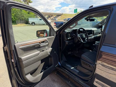 Used 2023 Chevrolet Silverado 1500 LT AWD/4WD image 10