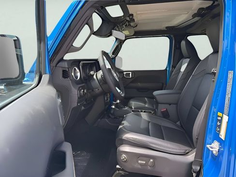 New 2025 Jeep Wrangler Unlimited Sahara AWD/4WD image 26