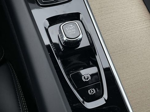 New 2026 Volvo XC60 B5 Ultra w/ Protection Package Premier image 19