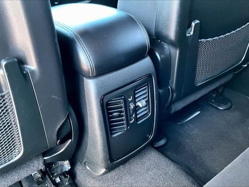 Used 2023 Dodge Durango SXT image 10