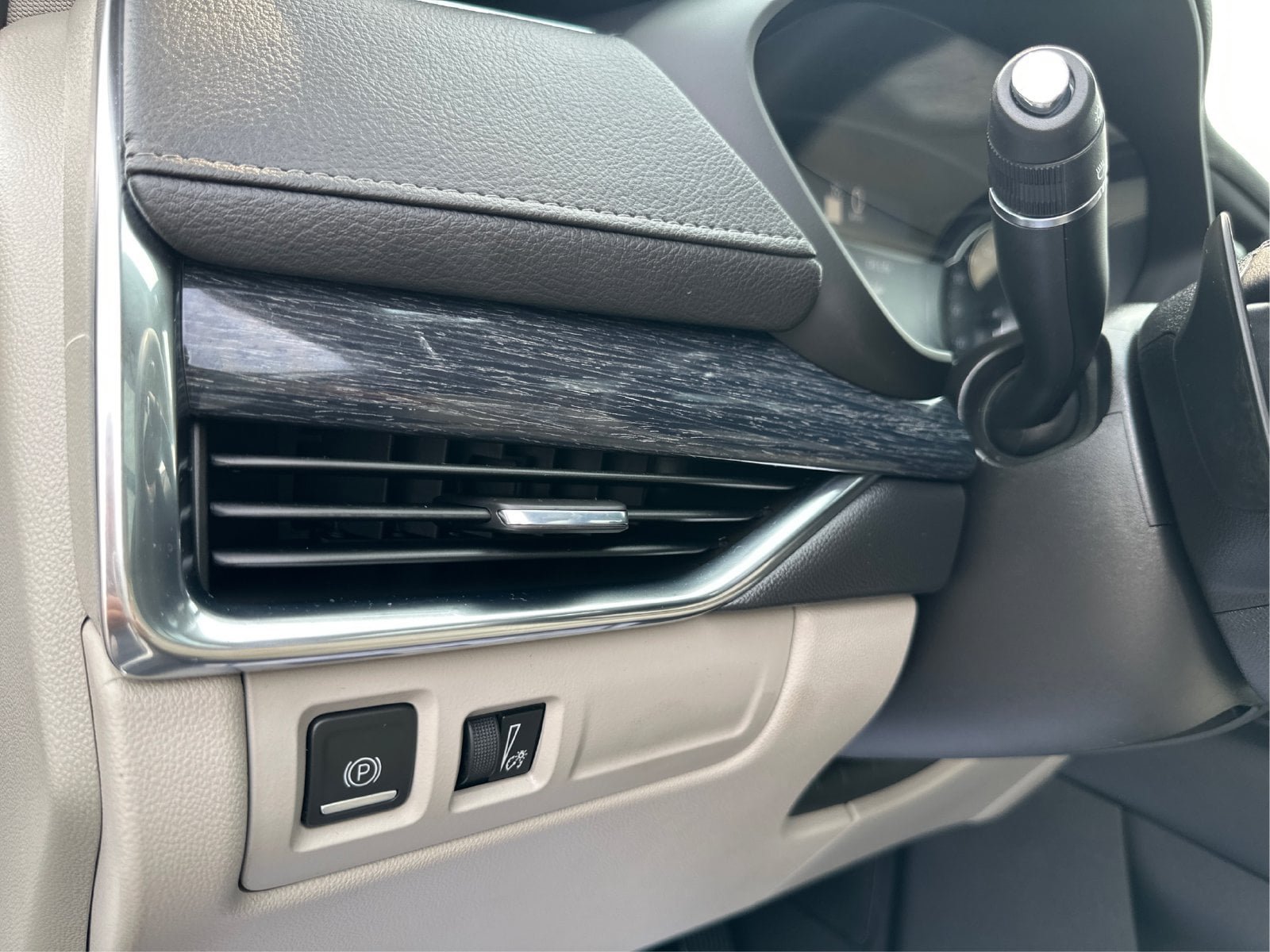Certified 2023 Cadillac XT4 Premium Luxury AWD/4WD image 19