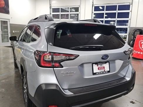 Certified 2025 Subaru Outback Premium w/ Popular Package #1A image 9