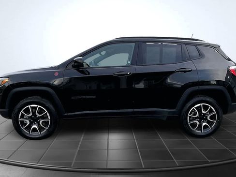 Used 2024 Jeep Compass Trailhawk AWD/4WD image 3