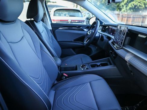 New 2025 Volkswagen Tiguan SE image 26