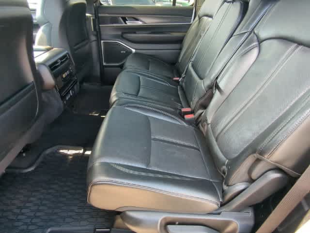 Certified 2024 Jeep Wagoneer L Series II w/ Flexible Seating Group AWD/4WD image 19