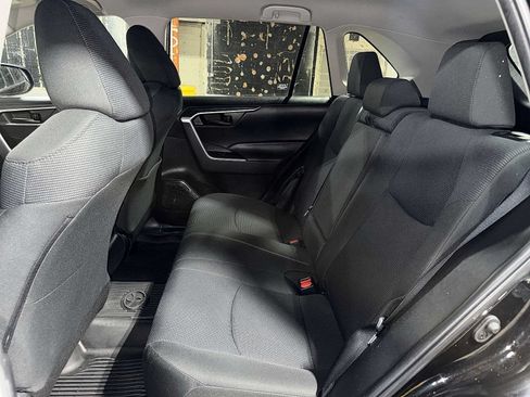 Used 2022 Toyota RAV4 LE AWD/4WD image 17