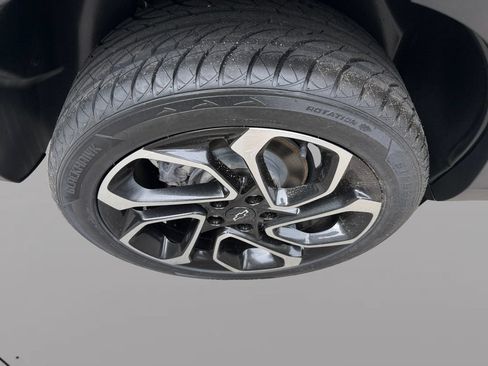 Used 2024 Chevrolet Trax RS FWD image 24
