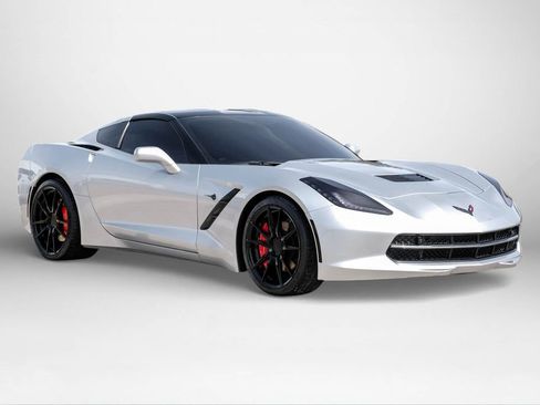 Used 2017 Chevrolet Corvette Stingray w/ 3LT Preferred Equipment Group image 4
