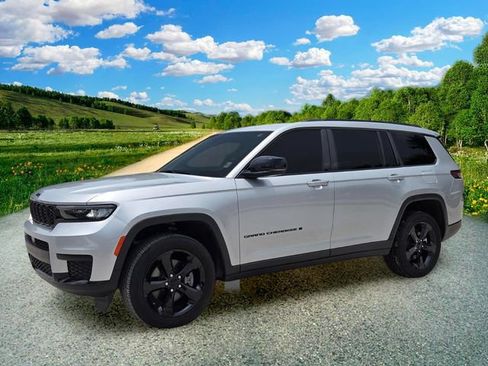 Used 2023 Jeep Grand Cherokee L Laredo RWD image 2
