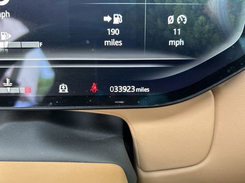 Used 2023 Land Rover Range Rover SE image 65