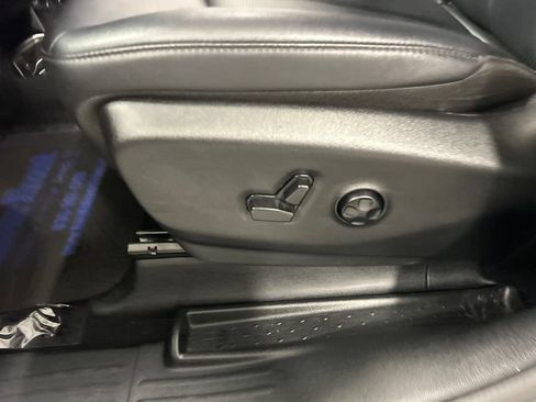Used 2025 Chrysler Pacifica Select FWD image 17