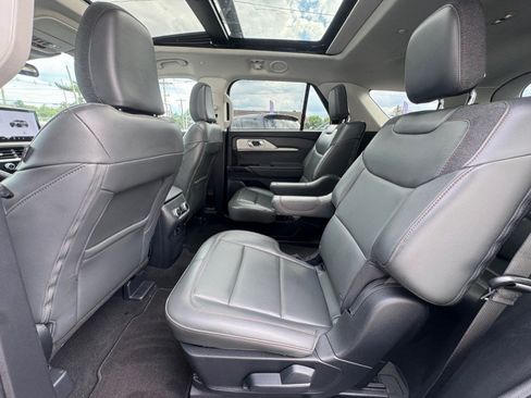 Used 2025 Ford Explorer Active w/ Active Comfort Package AWD/4WD image 29