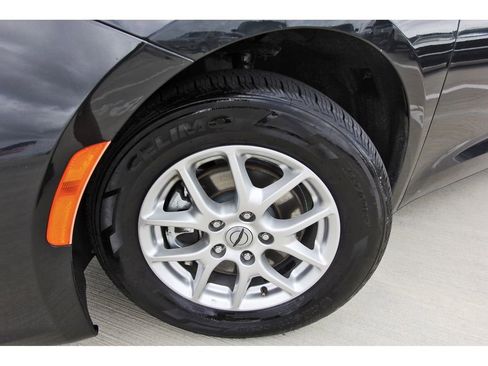 Used 2023 Chrysler Pacifica Touring-L image 31