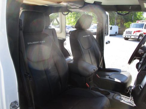 Used 2016 Jeep Wrangler Unlimited Rubicon w/ Max Tow Package AWD/4WD image 21