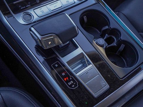 Used 2023 Audi Q8 Prestige w/ Prestige Package image 19