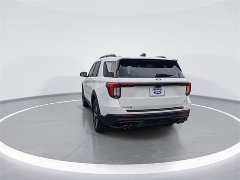Used 2025 Ford Explorer ST image 7