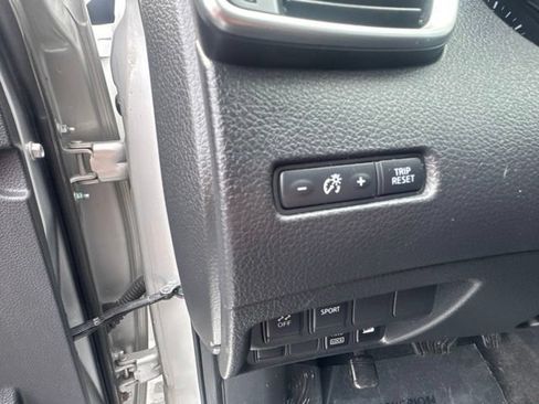 Used 2015 Nissan Rogue SV AWD/4WD image 18