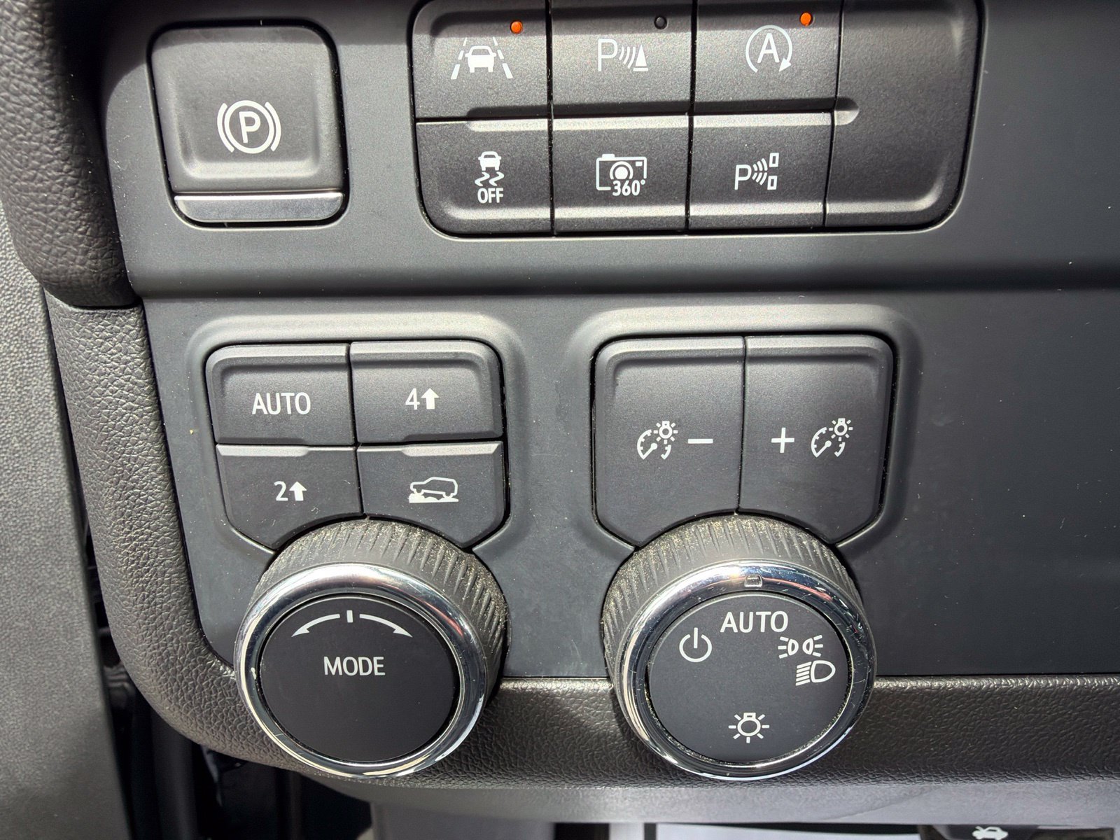 Used 2025 Chevrolet Tahoe LT AWD/4WD image 15