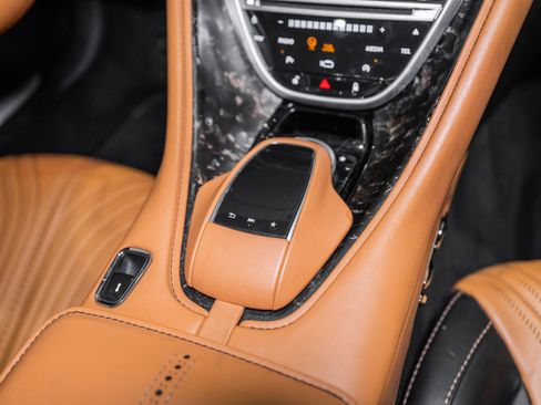 Used 2017 Aston Martin DB11 V12 image 32