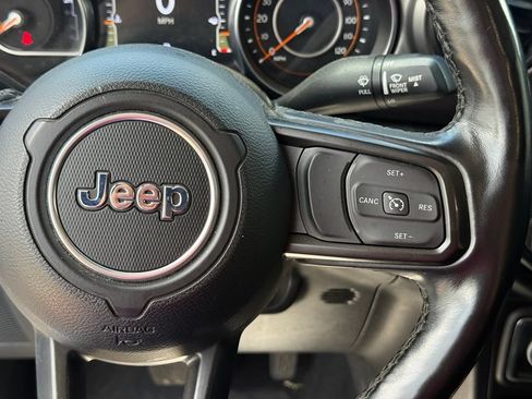 Used 2021 Jeep Gladiator Sport AWD/4WD image 17