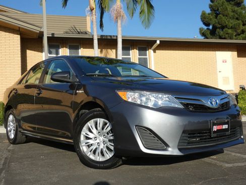 Used 2013 Toyota Camry LE image 5