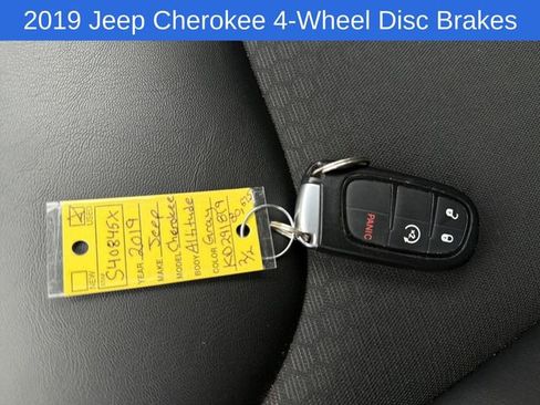 Used 2019 Jeep Cherokee Latitude Plus AWD/4WD image 22