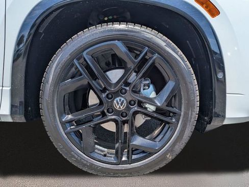 New 2026 Volkswagen Tiguan SE R-Line FWD image 11