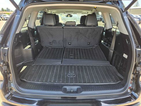 Used 2018 Toyota Highlander XLE AWD/4WD image 13