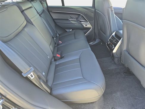 Certified 2024 Land Rover Range Rover SE image 11