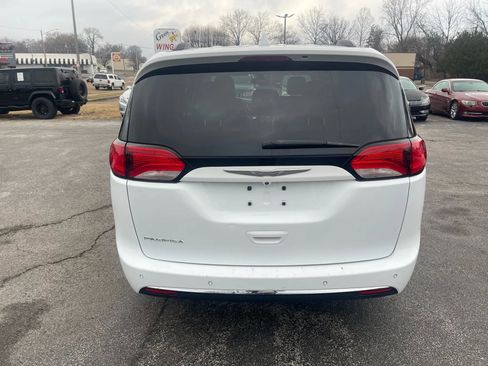 Used 2017 Chrysler Pacifica Touring-L w/ Tire & Wheel Group image 7