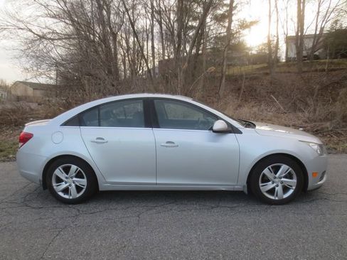 Used 2014 Chevrolet Cruze Diesel w/ Enhanced Safety Package image 11