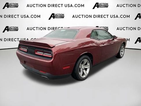 Used 2019 Dodge Challenger SXT RWD image 9