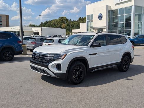 New 2026 Volkswagen Atlas Peak Edition image 7