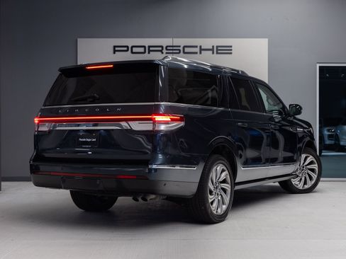 Used 2022 Lincoln Navigator L Reserve AWD/4WD image 7