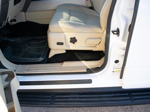 Used 2017 Ford Expedition XLT image 13