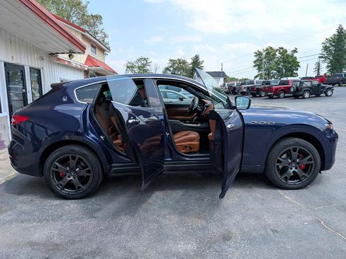 Used 2019 Maserati Levante image 17