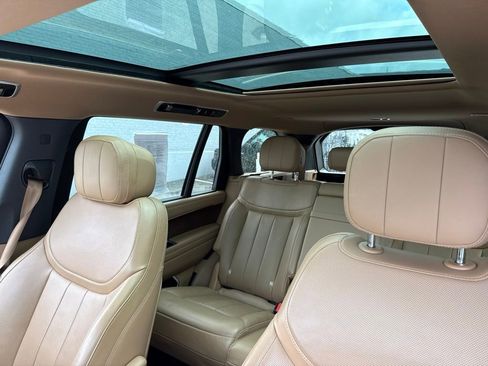Used 2024 Land Rover Range Rover Long Wheelbase SE AWD/4WD image 10