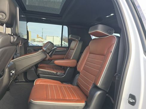 Used 2023 GMC Yukon XL Denali Ultimate image 14