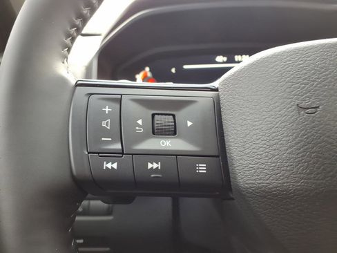 Used 2025 Nissan Rogue SL w/ SL Premium Package AWD/4WD image 44