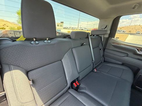 New 2026 GMC Sierra 1500 Elevation w/ LPO, Elevation Black Package AWD/4WD image 17