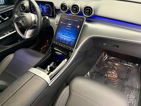 Used 2025 Mercedes-Benz C 300 Sedan image 11